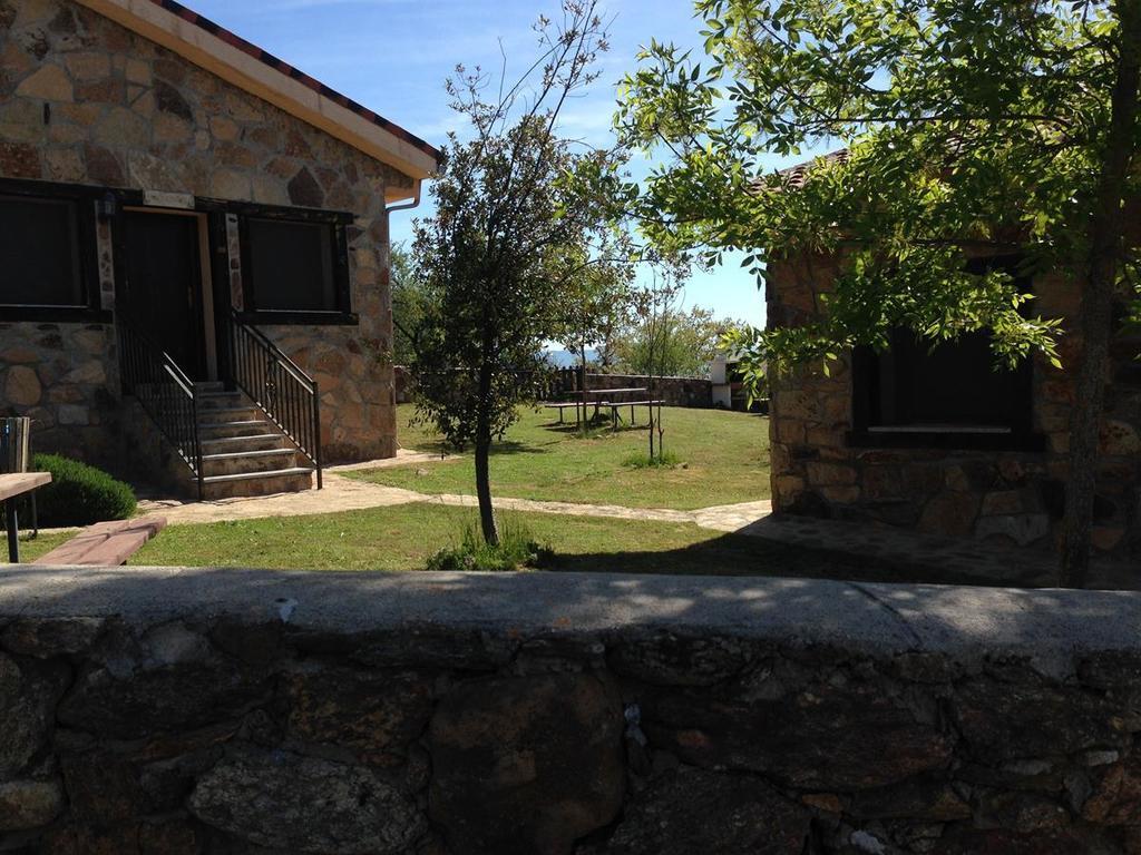 Penzion Las Casitas De La Poza Gargantilla del Lozoya Exteriér fotografie